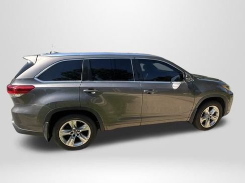 Used 2017 Toyota Highlander Limited AWD/4WD image 7