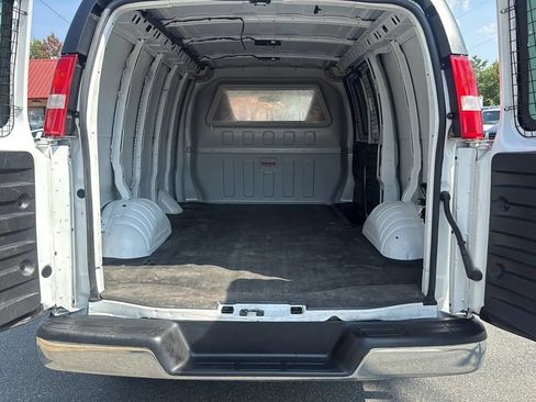 Used 2022 Chevrolet Express 2500 w/ Driver Convenience Package RWD image 7