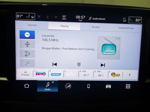 Used 2025 Chrysler Pacifica Select FWD image 2