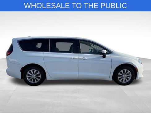 Used 2017 Chrysler Pacifica Touring w/ Tire & Wheel Group FWD image 25