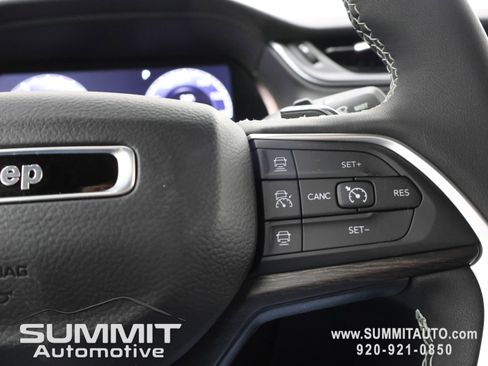 New 2025 Jeep Grand Cherokee Limited w/ Black Appearance Package image 15