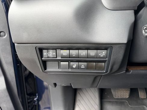 Used 2023 Toyota Tundra Platinum AWD/4WD image 18
