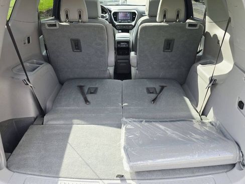Used 2018 GMC Acadia SLT w/ LPO, Floor Liner Package AWD/4WD image 17