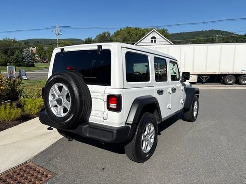 Used 2022 Jeep Wrangler Unlimited Sport w/ Sun And Sound Package AWD/4WD image 17