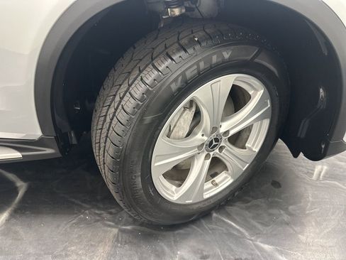 Used 2018 Mercedes-Benz GLC 300 4MATIC image 32