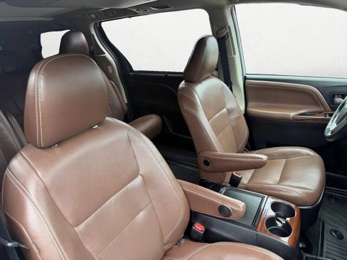 Used 2019 Toyota Sienna Limited Premium w/ Carpet Mat Package AWD/4WD image 26
