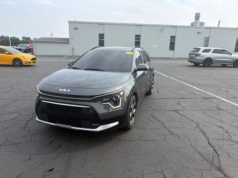 Used 2023 Kia Niro EX Touring FWD image 2