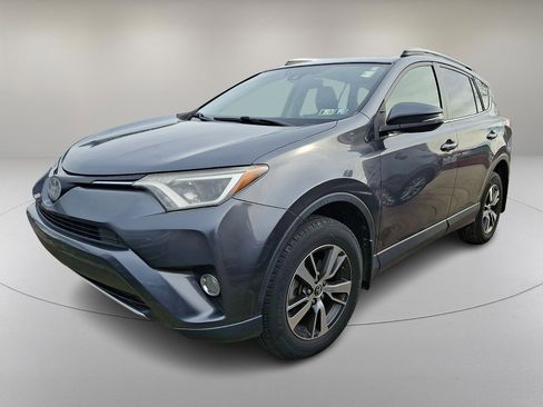 Used 2018 Toyota RAV4 XLE image 4