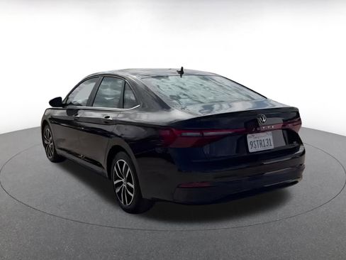 Used 2025 Volkswagen Jetta SE image 11