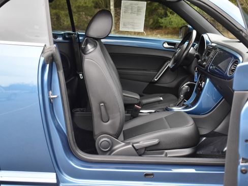 Used 2019 Volkswagen Beetle 2.0T S image 23