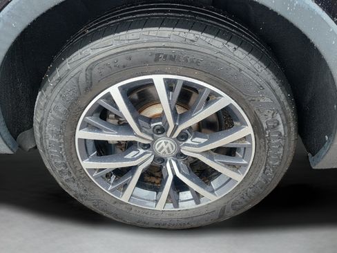 Used 2020 Volkswagen Tiguan SE w/ Panoramic Sunroof Package FWD image 30
