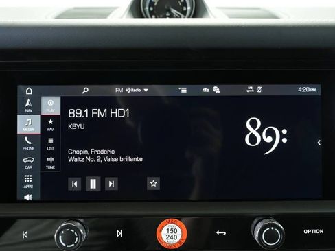 Certified 2025 Porsche Macan AWD/4WD image 18