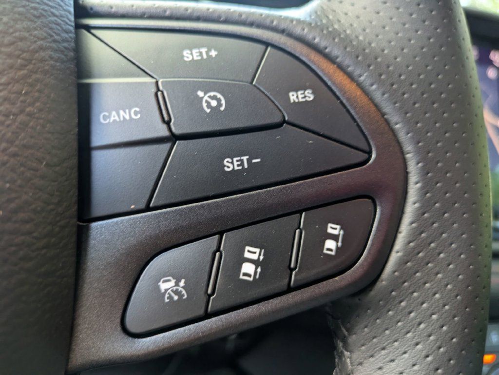 Used 2025 Dodge Durango R/T AWD/4WD image 17