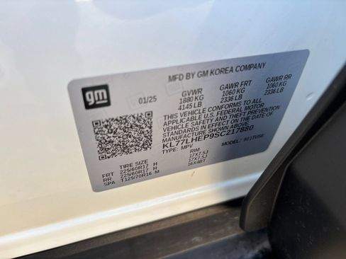 Used 2025 Chevrolet Trax LT FWD image 28