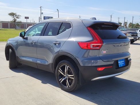 Used 2023 Volvo XC40 B5 Plus image 7