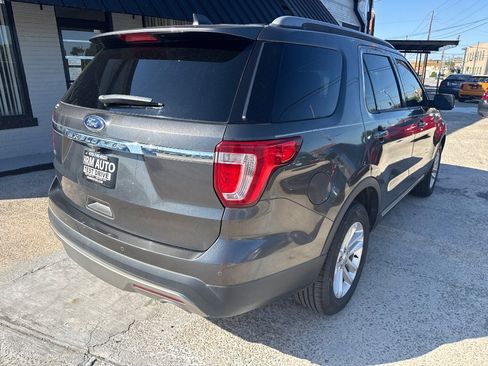 Used 2017 Ford Explorer XLT w/ Equipment Group 202A FWD image 4