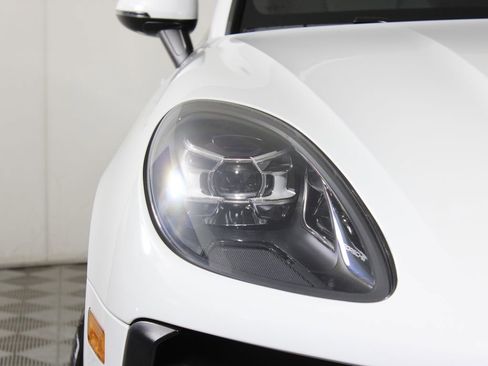Used 2021 Porsche Macan AWD/4WD image 11