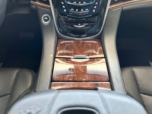 Used 2017 Cadillac Escalade Luxury AWD/4WD image 75