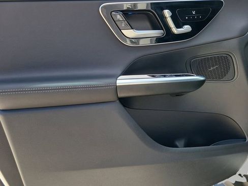 Used 2025 Mercedes-Benz GLC 300 4MATIC image 14