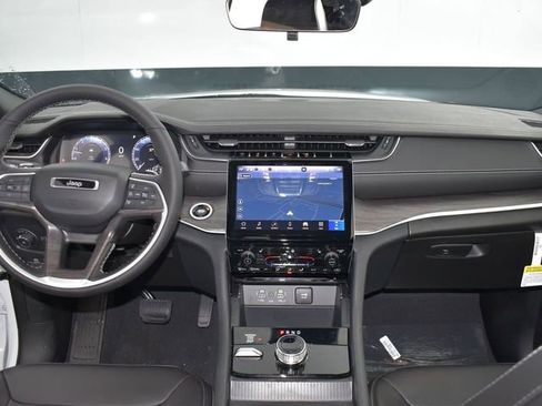 New 2025 Jeep Grand Cherokee L Limited w/ Black Appearance Package image 29