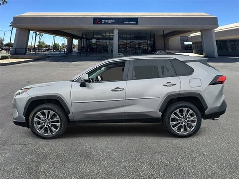 Used 2023 Toyota RAV4 XLE Premium image 2