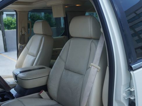 Used 2008 Cadillac Escalade AWD image 30