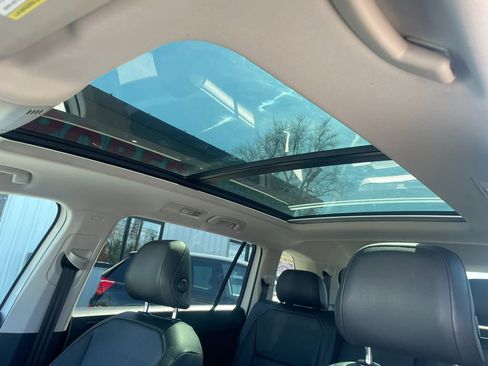 Used 2019 Volkswagen Tiguan SE w/ Panoramic Sunroof Package AWD/4WD image 16