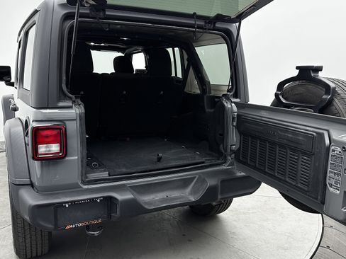 Used 2020 Jeep Wrangler Unlimited Sport S image 27