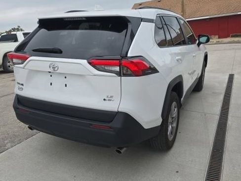 Used 2025 Toyota RAV4 LE AWD/4WD image 8