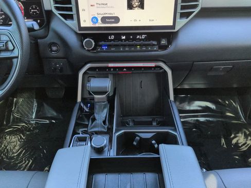 Used 2026 Toyota Tundra Limited AWD/4WD image 18
