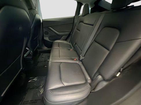 Used 2022 Tesla Model Y Long Range image 13