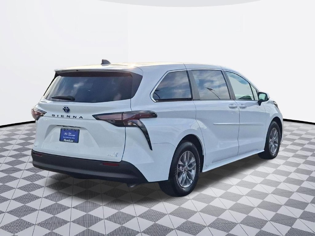Used 2024 Toyota Sienna LE AWD/4WD image 6
