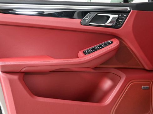 New 2026 Porsche Macan image 6