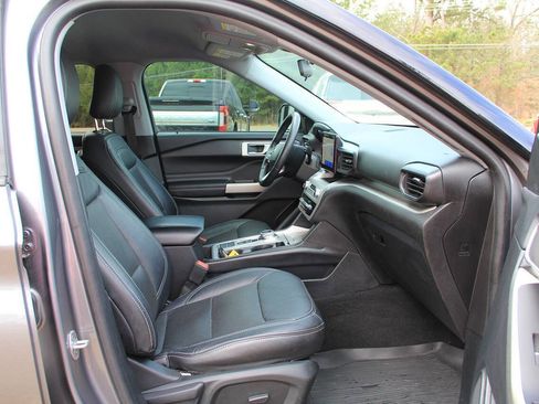 Used 2022 Ford Explorer XLT w/ Class IV Trailer Tow Package image 12