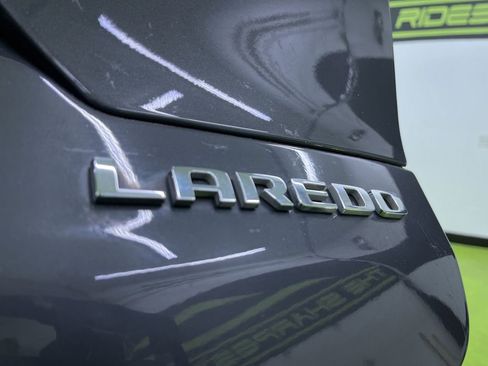 Used 2023 Jeep Grand Cherokee Laredo image 13