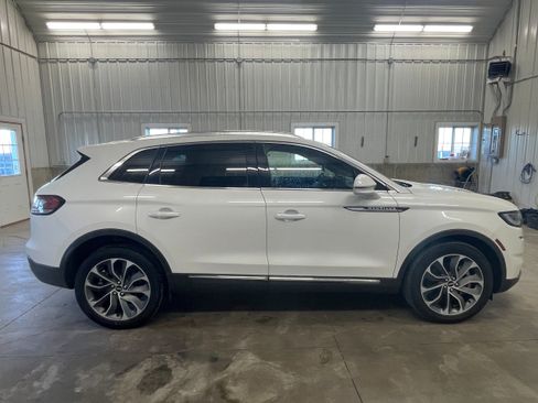 Used 2023 Lincoln Nautilus Reserve image 6