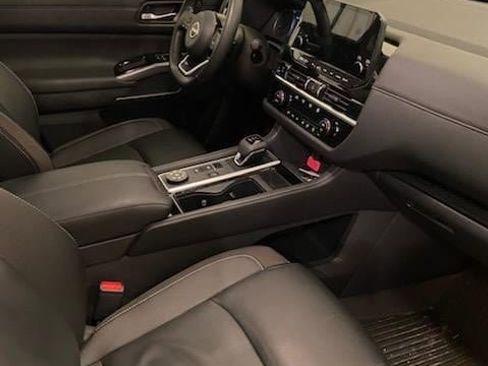 Used 2025 Nissan Pathfinder SL w/ SL Premium Package image 7