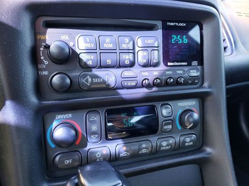 Used 2000 Chevrolet Corvette Base w/ Roof Pkg image 18