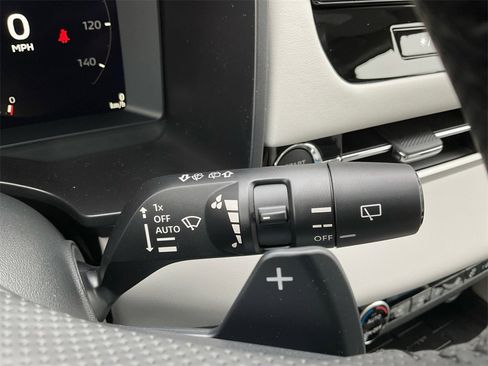 New 2025 Mitsubishi Outlander SE image 32