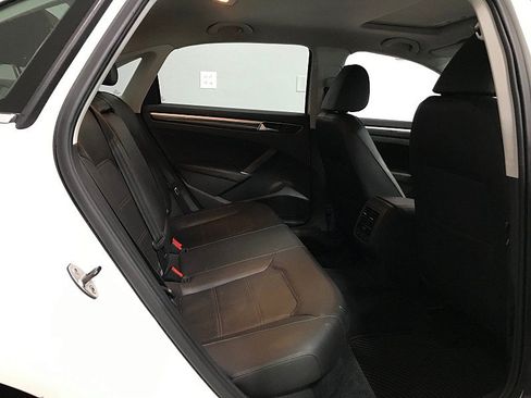 Used 2016 Volkswagen Passat 1.8T SE FWD image 16