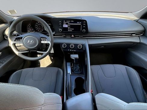 Used 2021 Hyundai Elantra SE FWD image 8