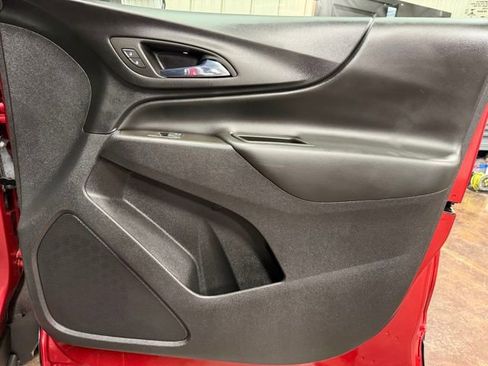 Used 2023 Chevrolet Equinox LT image 25