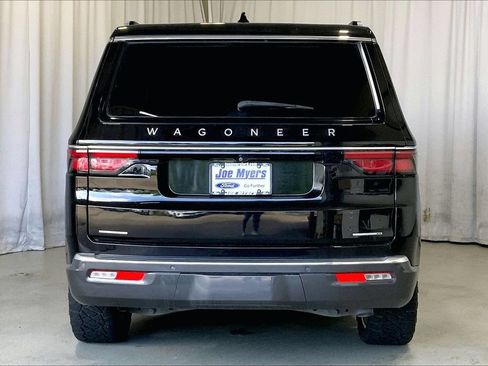 Used 2022 Jeep Wagoneer Series III w/ Premium Group I AWD/4WD image 4