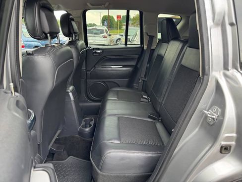 Used 2016 Jeep Compass Latitude AWD/4WD image 12