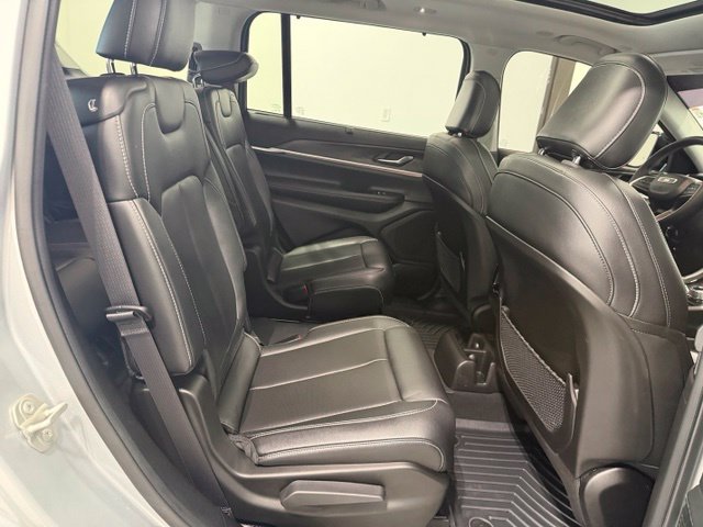 Used 2023 Jeep Grand Cherokee L Limited AWD/4WD image 27