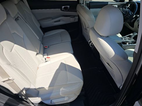 Used 2022 Kia Sorento S FWD image 23