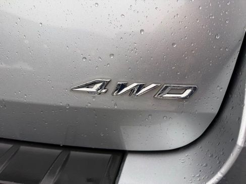 Certified 2022 Ford Explorer XLT w/ Equipment Group 202A image 9