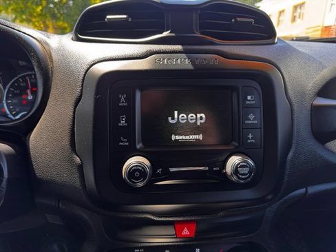 Used 2017 Jeep Renegade Altitude FWD image 13