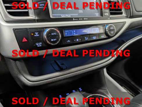 Used 2018 Toyota Highlander SE image 25