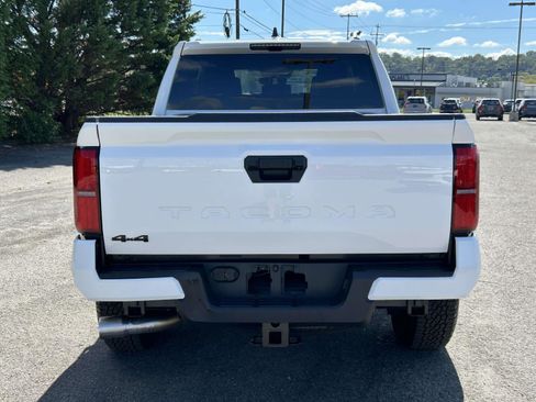 Used 2025 Toyota Tacoma SR image 4